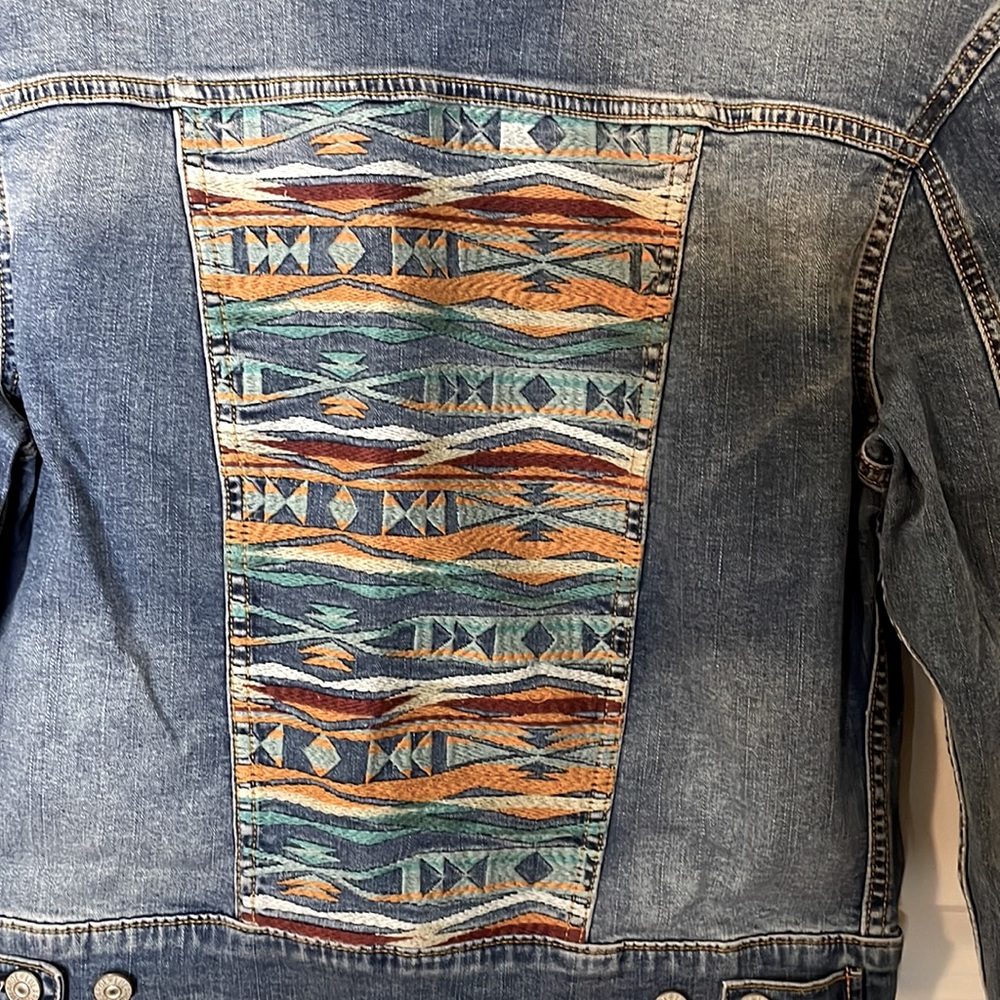 Ladies LuLaRoe denim jacket, size S, would pair beautifully with Nena purse/tote